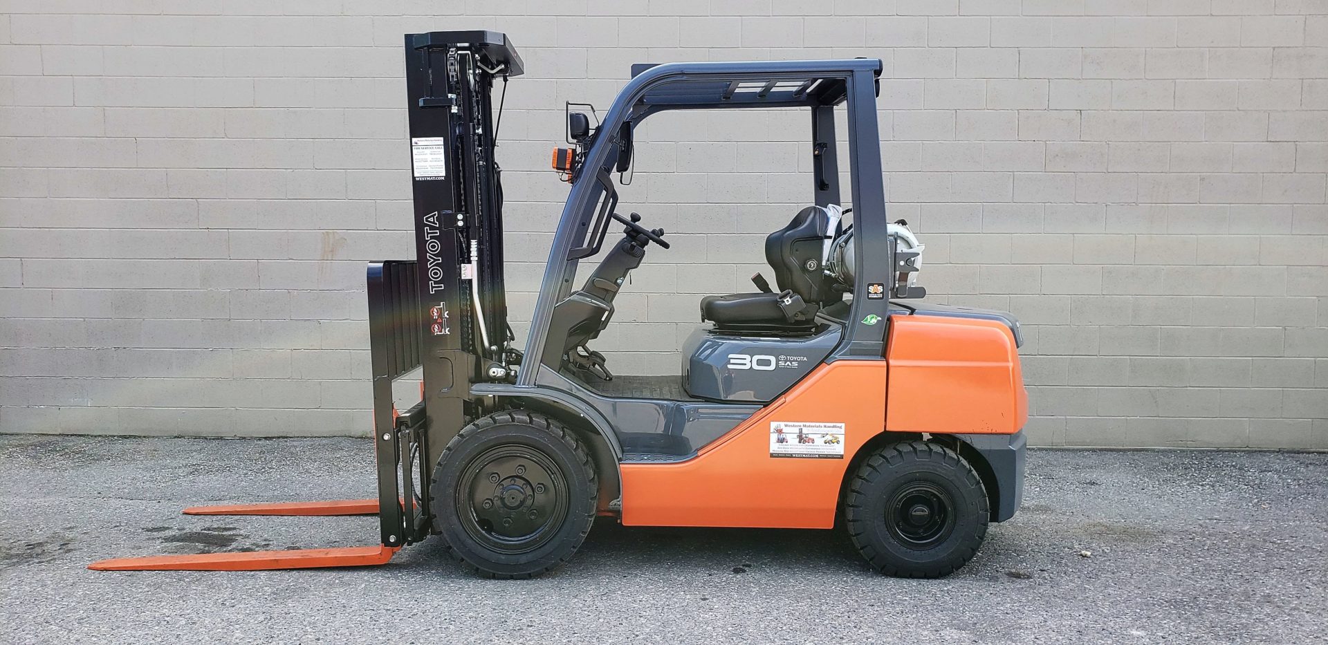 Indoor / Outdoor Forklifts Western Materials