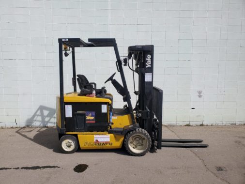 13874 Yale 4-Wheel Electric Forklift - Right side