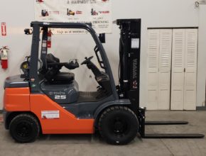 New Toyota Pneumatic 8FGU25 Forklift - Right Side