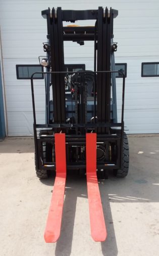 New Toyota 8FGU25 Pneumatic Forklift - Front