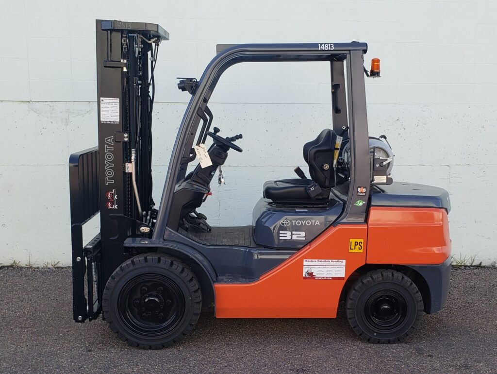 New Toyota 8FGU325 LPS Pneumatic Forklift - Right Side