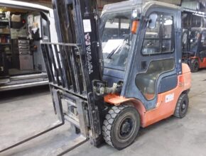 Used Equipment: 2004 TOYOTA 7FDU25