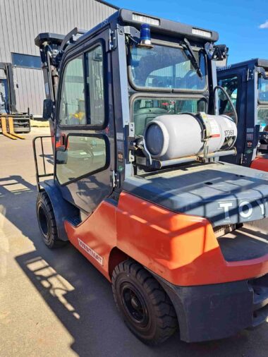 Used Toyota 8FGU32 Forklift for sale Western Materials Handling Alberta Edmonton WestMat