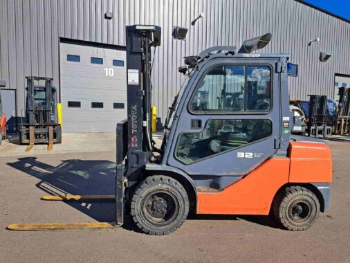 Used 2015 Toyota 8FGU32 Forklift for sale Western Materials Handling Edmonton Alberta Forklift Dealer WestMat